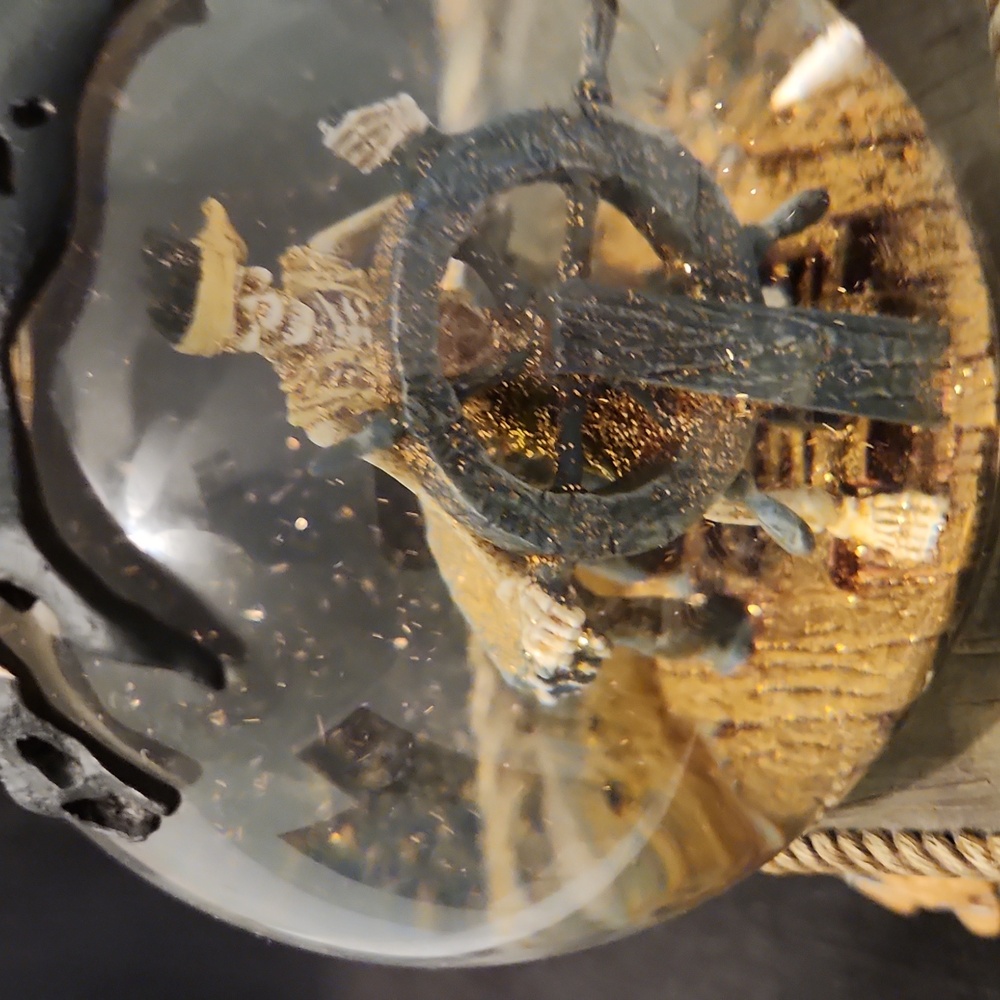 WALT DISNEY PIRATES ☠️ OF THE  CARIBBEAN SNOW GLOBE. SKELETON SHIP WHEEL GLITTER - Picture 10 of 10